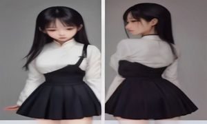 葡京娱乐客户服务总监苏雅婷在客服中心工位前微笑工作，耳麦与多屏显示器彰显专业服务能力